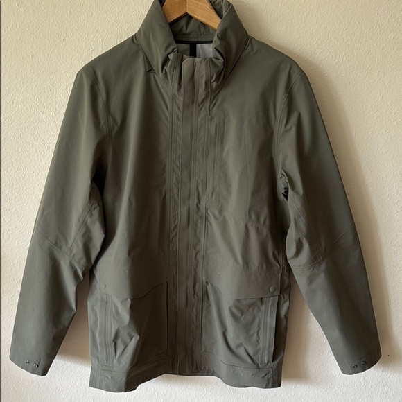 Lululemon sz M Storm Field Jacket Grey Sage, great pre owned but like new cond - Picture 1 of 9